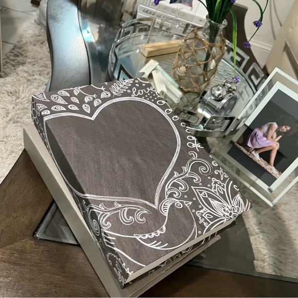 3 Decorative books - Picture 4 of 9